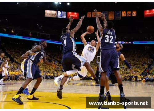 NBA季后赛全程直播：赛场内外，精彩全覆盖